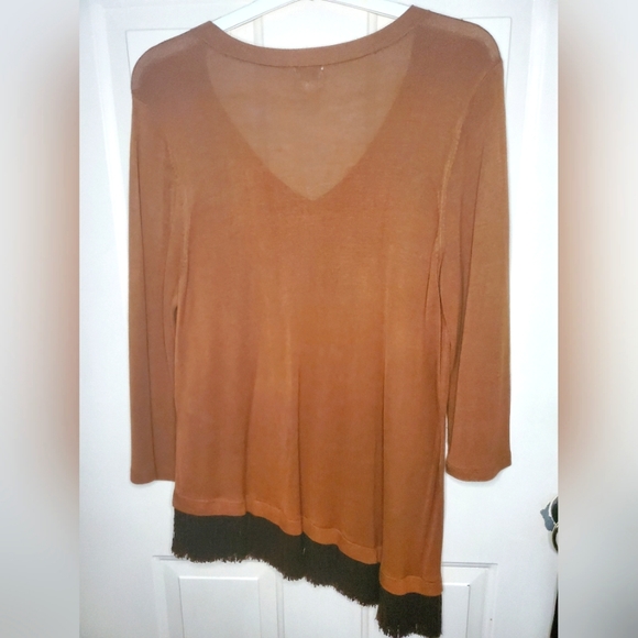 Chicos Asymmetrical Fringe Hem Sweater Size 3 US M Brown V Neck Lightweight Flow - Picture 5 of 5